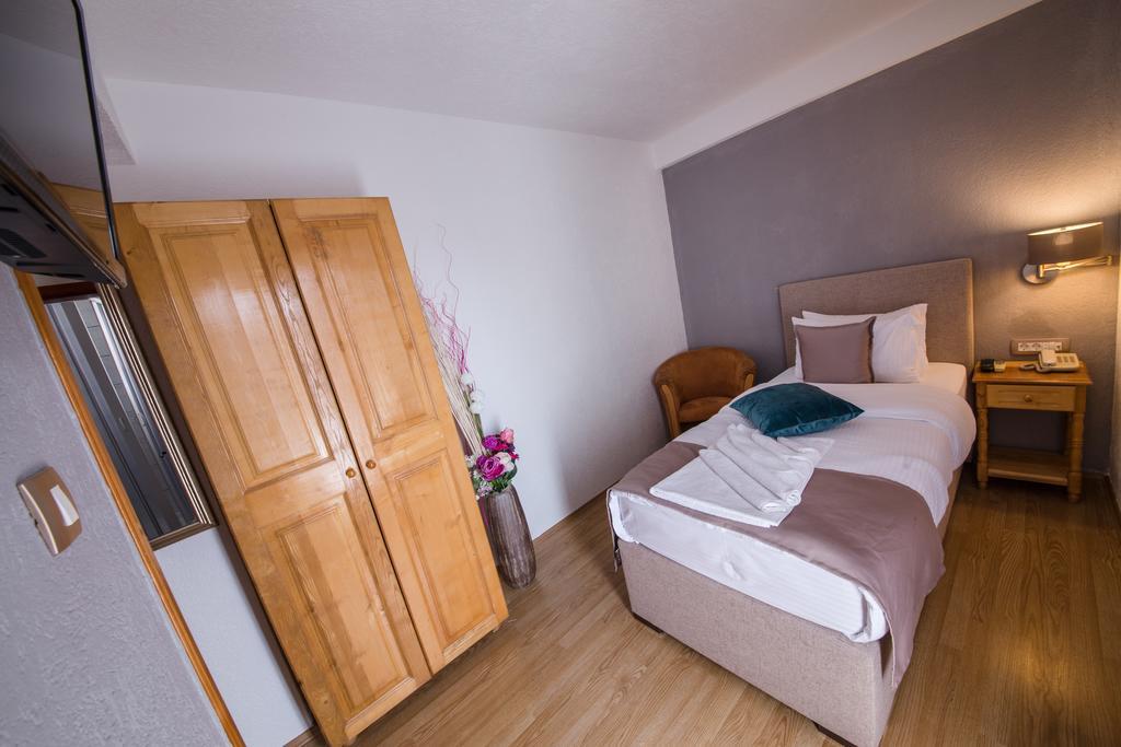 פודגוריצה Hotel Ideal מראה חיצוני תמונה
