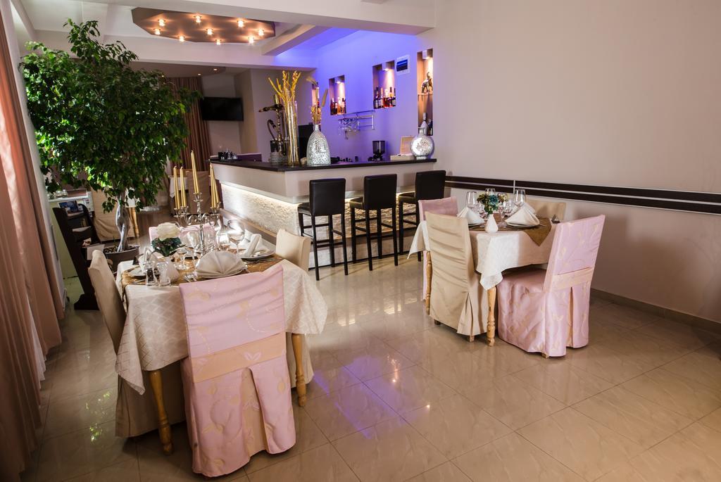 פודגוריצה Hotel Ideal מראה חיצוני תמונה