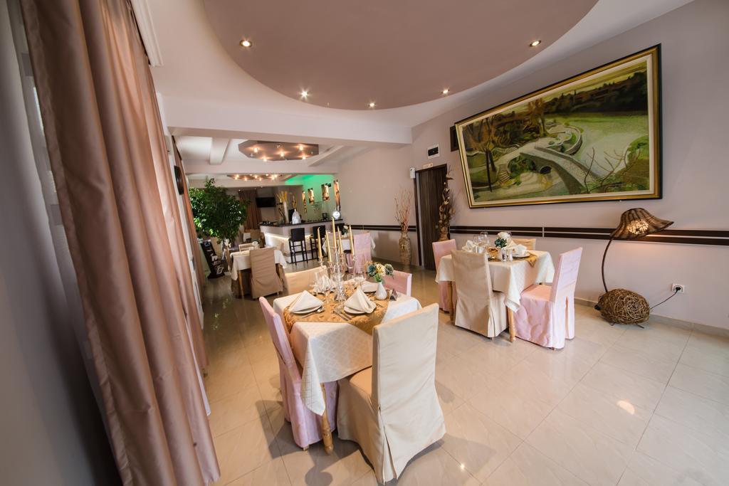 פודגוריצה Hotel Ideal מראה חיצוני תמונה