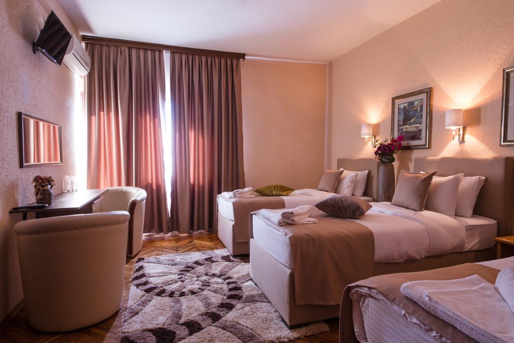פודגוריצה Hotel Ideal מראה חיצוני תמונה