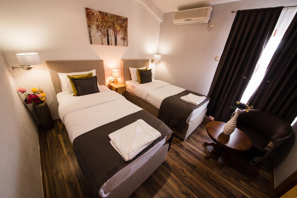 פודגוריצה Hotel Ideal מראה חיצוני תמונה