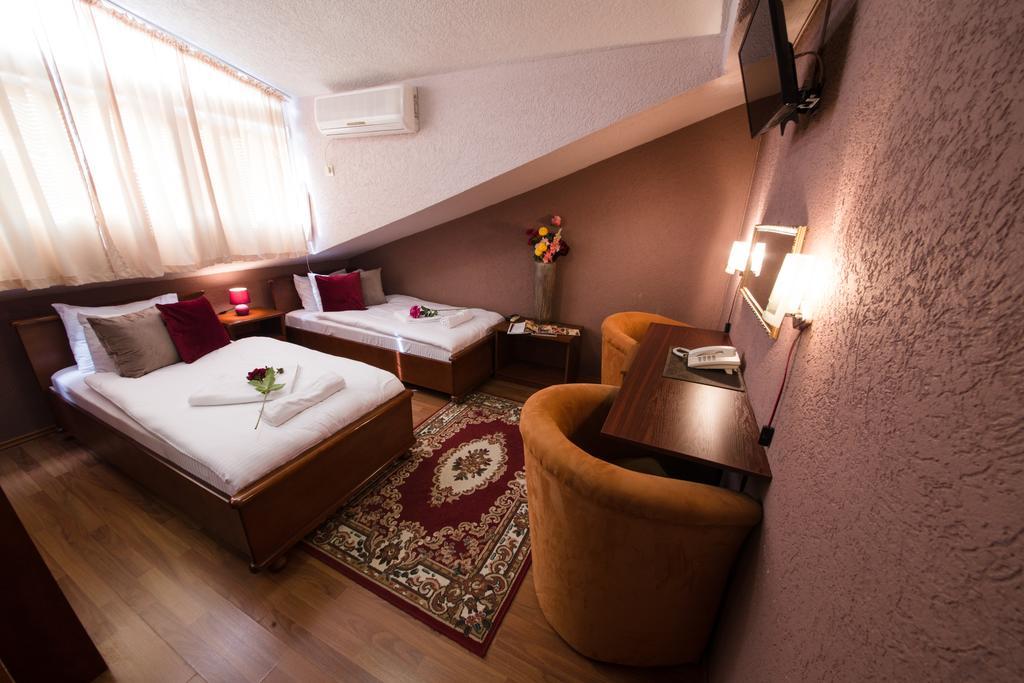 פודגוריצה Hotel Ideal מראה חיצוני תמונה