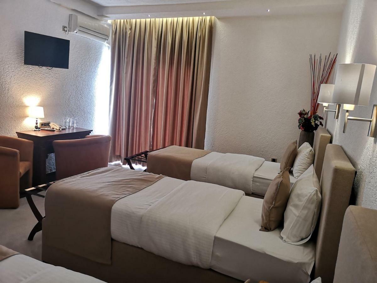 פודגוריצה Hotel Ideal מראה חיצוני תמונה