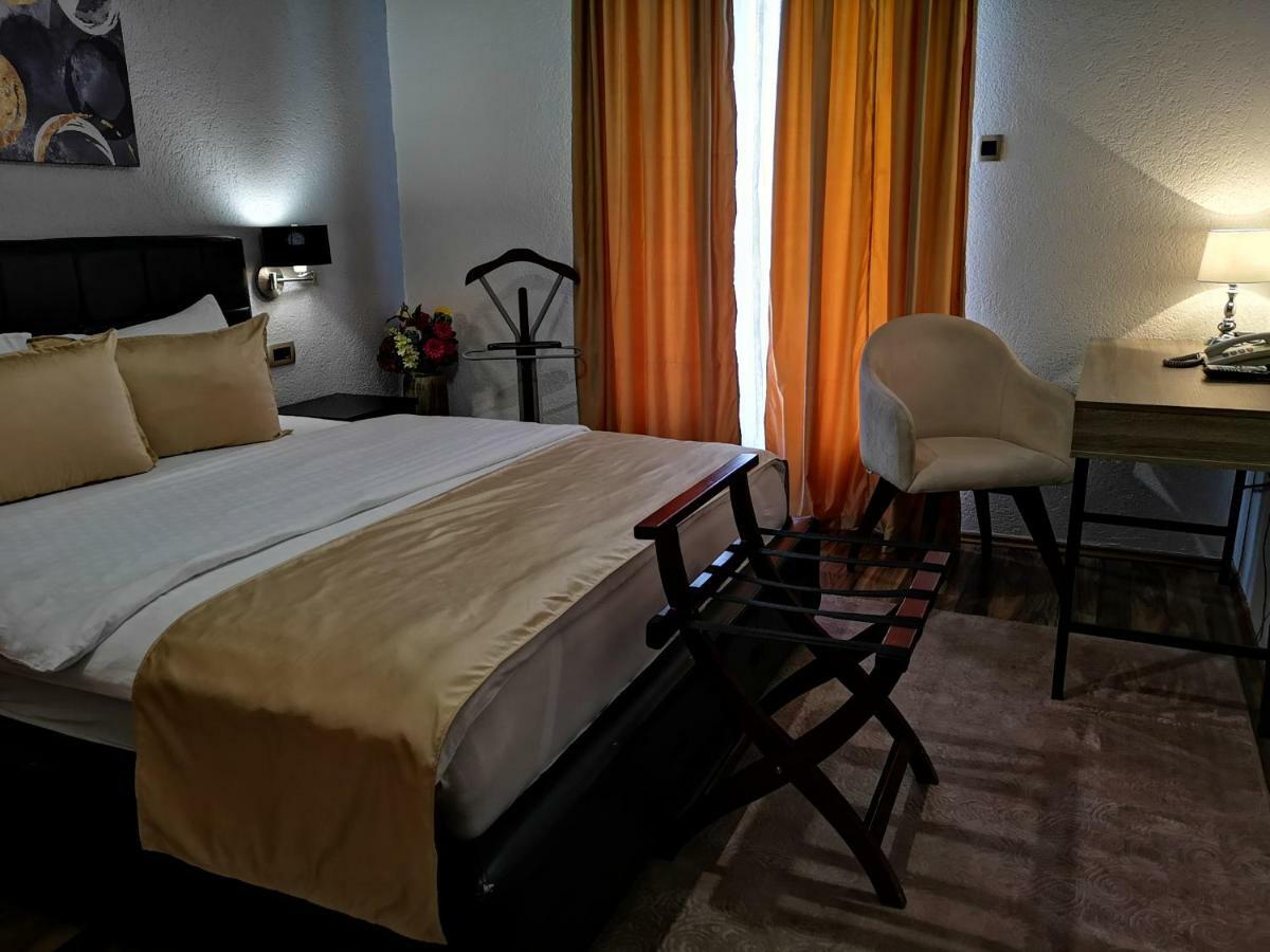 פודגוריצה Hotel Ideal מראה חיצוני תמונה
