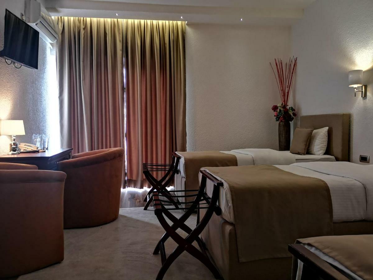 פודגוריצה Hotel Ideal מראה חיצוני תמונה
