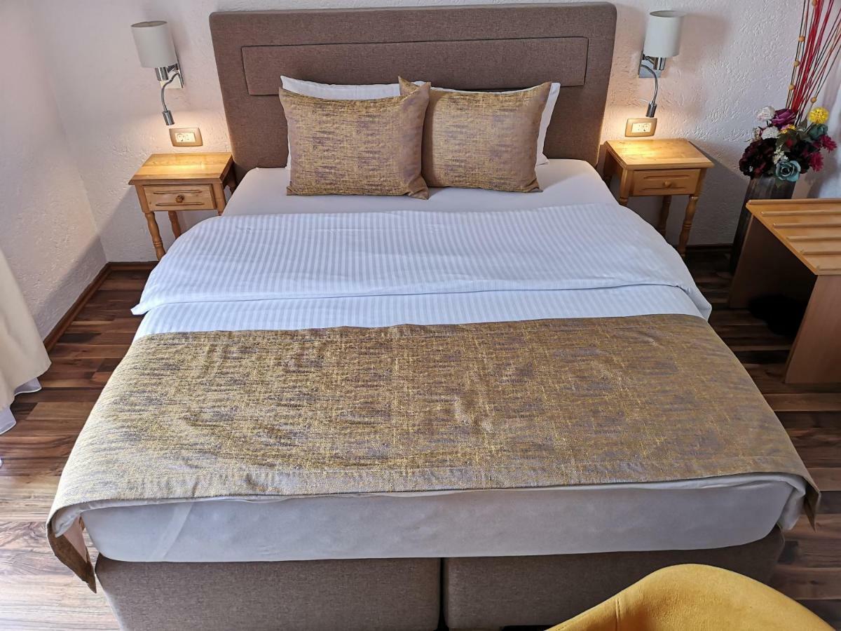 פודגוריצה Hotel Ideal מראה חיצוני תמונה