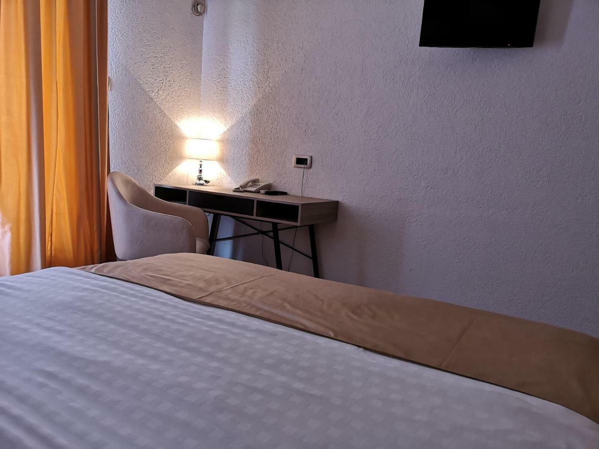 פודגוריצה Hotel Ideal מראה חיצוני תמונה