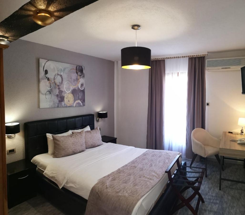 פודגוריצה Hotel Ideal מראה חיצוני תמונה