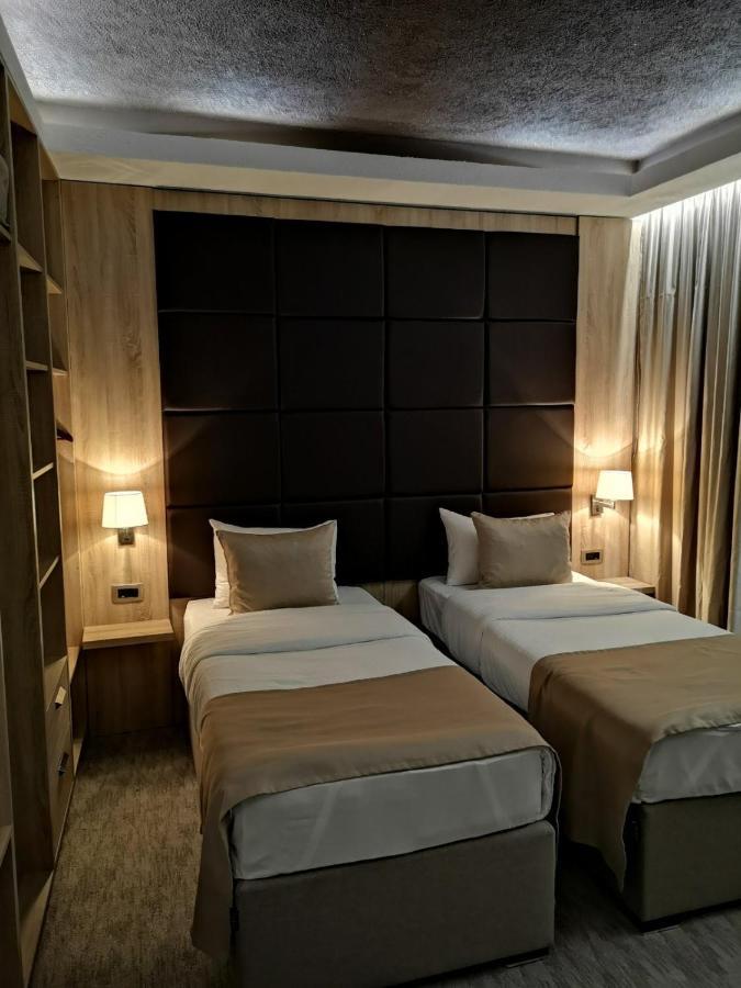 פודגוריצה Hotel Ideal מראה חיצוני תמונה