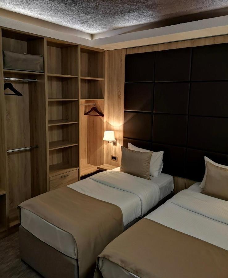 פודגוריצה Hotel Ideal מראה חיצוני תמונה